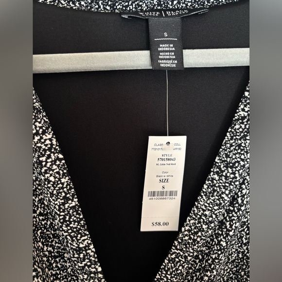 Whitehouse Black Market New York & Company Black and White Wrap Blouse small NWT - Picture 2 of 3